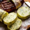 Suivez pas à pas notre recette de beurre d'estragon