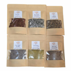Box sels incontournables Comptoir des Arômes, avec sel fou, fleur de sel à l’ail des ours, sel du trappeur, fleur de sel vanille, sel fumé des Vikings et fleur de sel aux épices grillées.