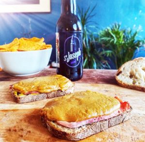 Tartine apéro au cheddar et à la bière
