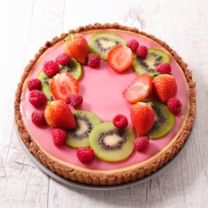 Tarte aux pralines roses et aux fruits frais