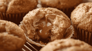 Muffins pomme-cannelle & éclats de caramel au beurre salé