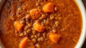 Soupe de lentilles corail, carotte & épices douces