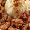 Crumble pomme rhubarbe à la vanille de Madagascar et pralin croustillant