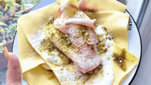Lasagnes froide à la mortadelle, burrata et pesto de pistache